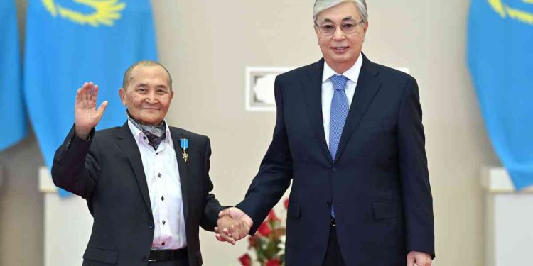 Мемлекет басшысы жазушы Әкім Таразидің дүниеден өтуіне байланысты көңіл айту жеделхатын жолдады