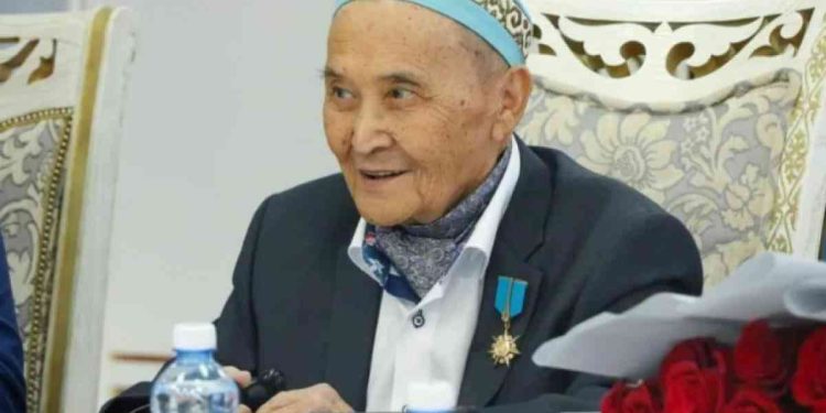 «Әдебиеттің Әкімі» атанған Әкім Тарази қайтыс болды