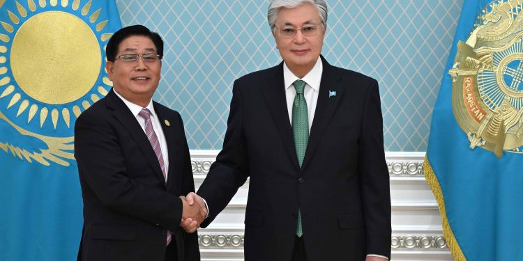 Мемлекет басшысы YTO Express басқарма төрағасы Юй Хуэйцзяоны қабылдады