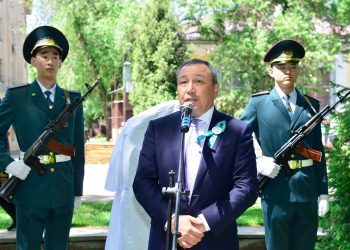 Абай университетінде Жеңіс күніне орай «Ерлікке тағзым» ескерткіш тас белгісі орнатылды