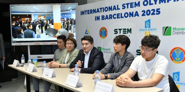 Оқушыларымыздың алғаш рет халықаралық финалға шыққанына мақтанамыз