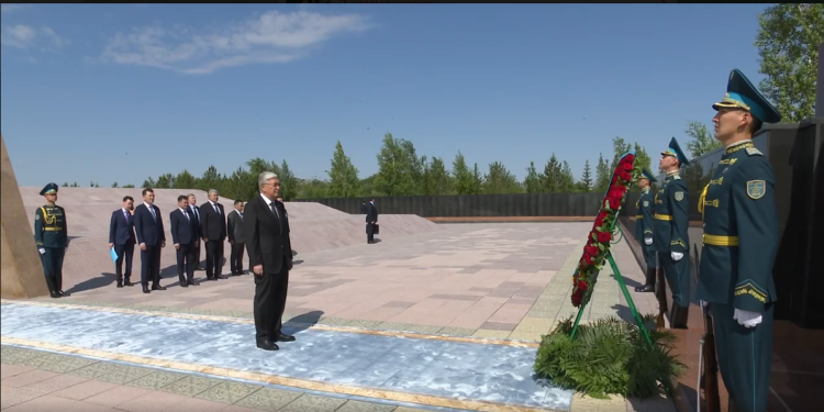 Бүгін Саяси қуғын-сүргін және ашаршылық құрбандарын еске алу күні