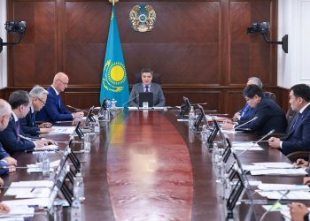 Олжас Бектенов металлургия және мұнай химиясы салаларындағы ірі жобаларды жүзеге асыру мәселелері бойынша кеңес өткізді