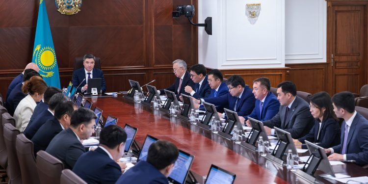 Олжас Бектенов Экономиканы демонополизациялау жөніндегі комиссия отырысын өткізді