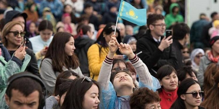 Қазақстандықтардың 73%-ы еліміз дұрыс бағытта дамып жатыр деп санайды / деген пікірде – әлеуметтанулық сауалнама