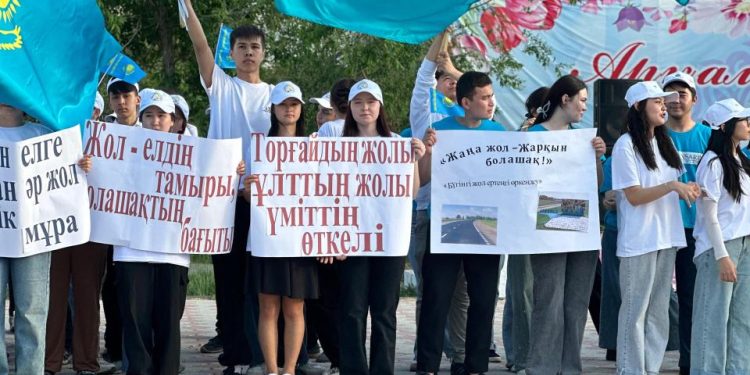 В Аркалыке прошла патриотическая акция «Өркендей бер, туған өлкем»