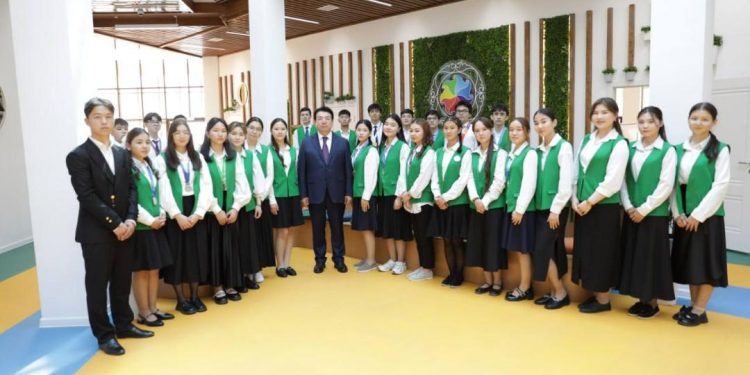 Педагогтің алдында ұлттың жаңа сапасын қалыптастыру жөніндегі ерекше міндет тұр