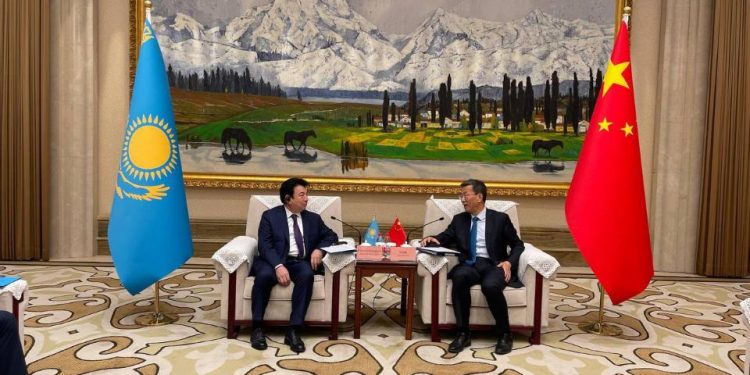 Қазақстан-Қытай кәсіптік-техникалық колледжін құру туралы келісімге қол жеткізілді