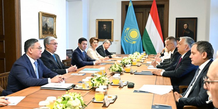 Мемлекет басшысы Мажарстан Премьер-министрімен келіссөз жүргізді