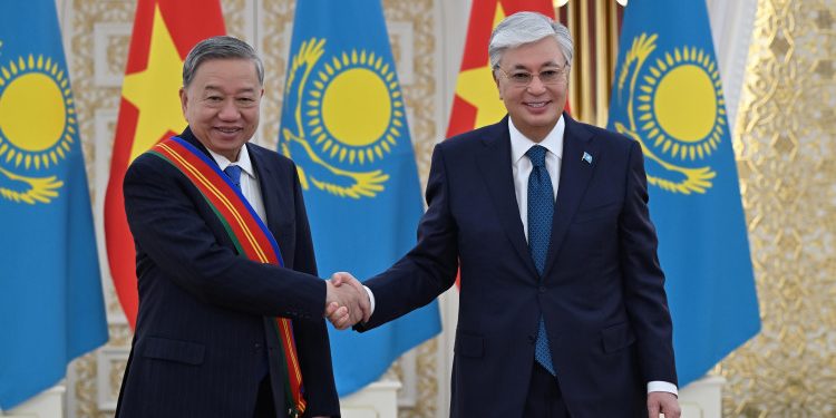 Қасым-Жомарт Тоқаев То Ламды І дәрежелі «Достық» орденімен марапаттады