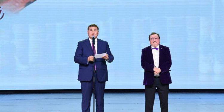 Ұлықбек Есдәулет – тарих тереңіне бойлап, тамырын қаламмен аршып, ұлт мұрасын биік көтерген ерекше дарын иесі