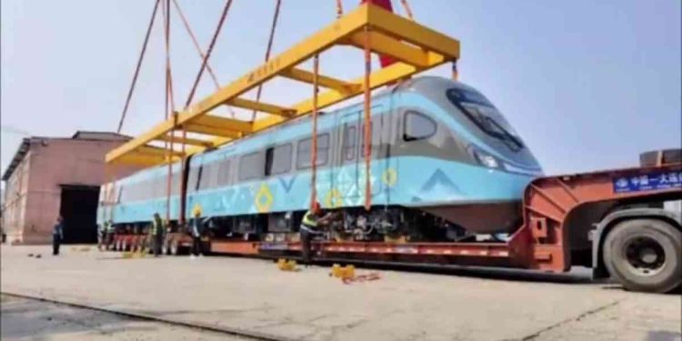 Жеңіл рельсті көліктің алғашқы жылжымалы құрамы жеткізілді