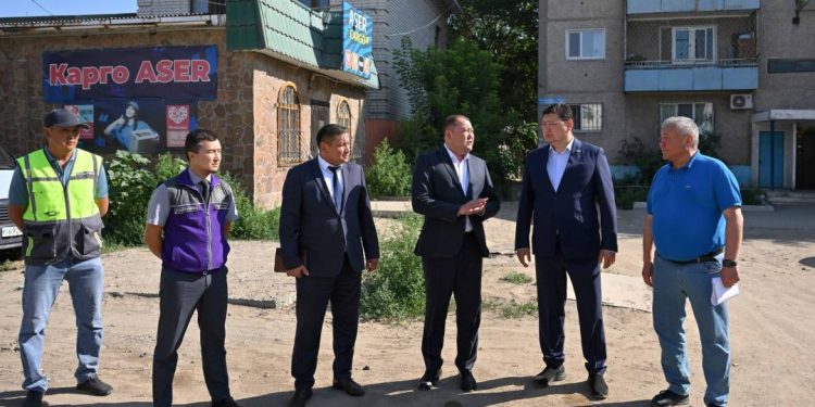 Біз қаладағы бұрын мүлде асфальт төселмеген көшелерге басымдық беріп отырмыз