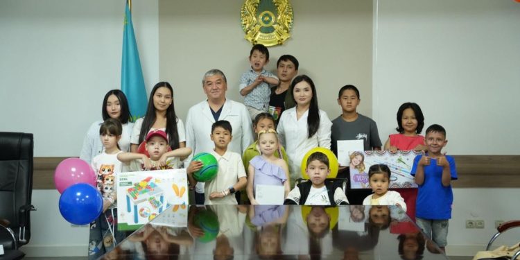 Ата-аналарының қасында қайта өмірге оралған қуанышты балаларды көру біз үшін үлкен бақыт