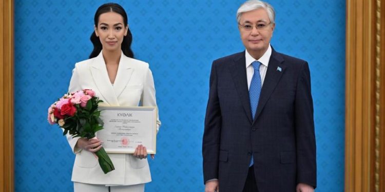 «Kokshe» телеарнасының шеф-редaкторы БАҚ саласындағы Президент грантының иегері атанды