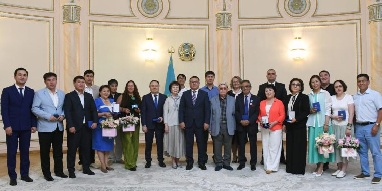 Алматыда БАҚ қызметкерлері марапатталды