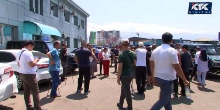 Алматыда Жібек жолы базарының сүрілуіне кәсіпкерлер наразы