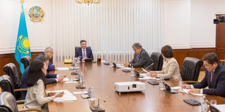 Үкімет медицина қызметкерлерін қорғауды күшейту жөніндегі шаралар кешенін дайындайды