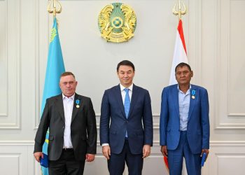 Алматы әкімі Мемлекет басшысының атынан мемлекеттік марапаттарды табыс етті