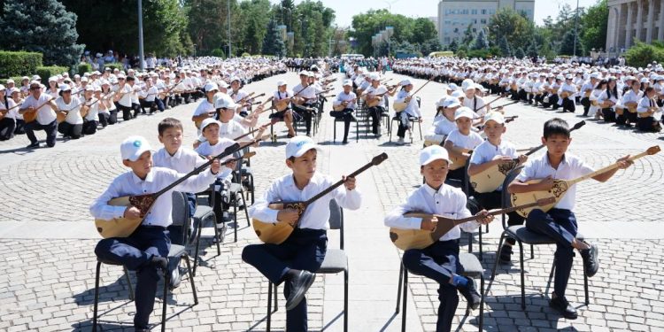 «Ұлы дала үні» атты кең ауқымды облыстық мерекелік флешмоб ұйымдастырылды