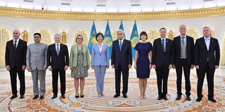 Қасым-Жомарт Тоқаев бірқатар мемлекеттің елшілерінен сенім грамоталарын қабылдады