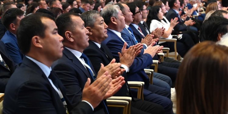 Қасым-Жомарт Тоқаев білім беру үдерісіне цифрлық технологиялар мен жасанды интеллектіні жедел енгізуді тапсырды