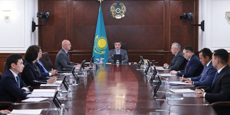 Үкімет отырысында сауда саласын цифрлық трансформациялау барысы мен даму болашағы қаралды