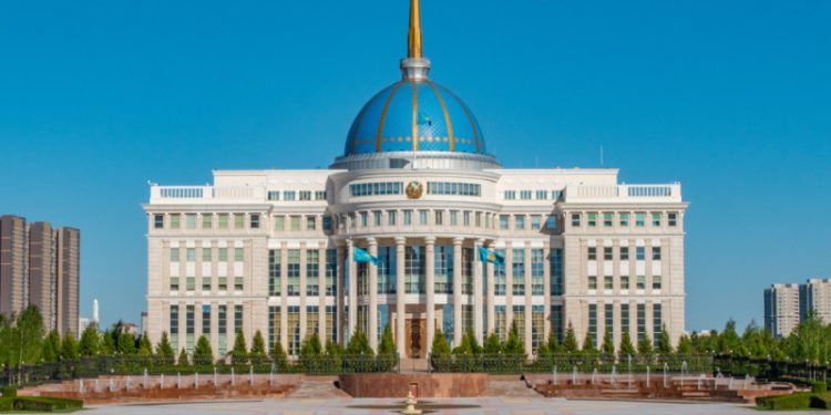 Президент Касым-Жомарт Токаев считает подписанное в Вашингтоне соглашение о мире между Азербайджаном и Арменией исторически важным достижением.