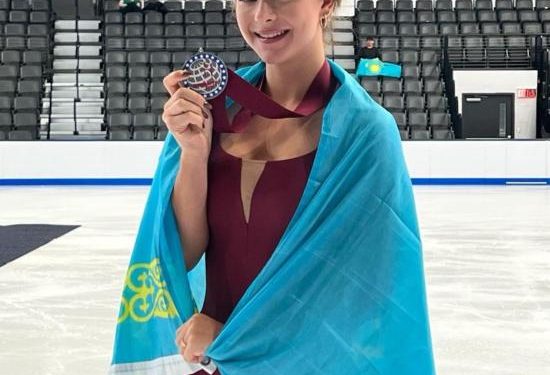 Софья Самоделкина күміс медаль жеңіп алды