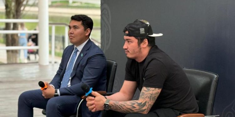 Елордалық жастар кәсіби спортшымен кездесті