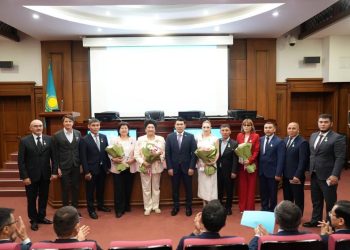 Спорт күні қарсаңында жаттықтырушылар, дәрігерлер, әдіскерлер, инженерлер және спортшылар марапатталды