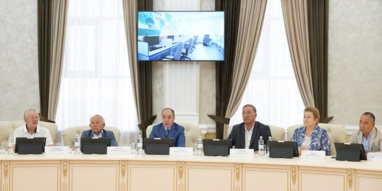 БҚО әкімі құрылысшыларды марапаттады