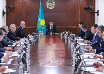 Үкімет отырысында теміржол саласын цифрландыру мәселелері қаралды