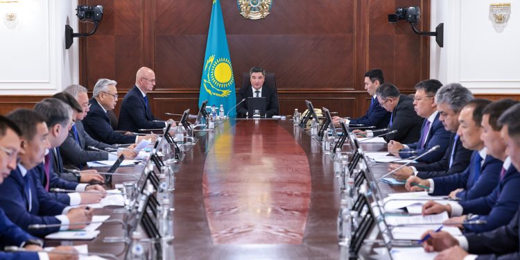 Үкімет отырысында теміржол саласын цифрландыру мәселелері қаралды