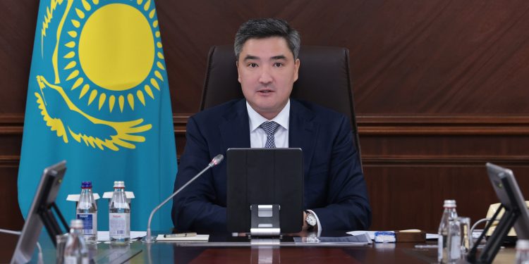 Үкімет отырысында жол қозғалысы мен жаяу жүргіншілер қауіпсіздігін қамтамасыз ету мәселесі қаралды