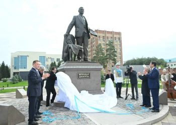 Қостанайда Міржақып Дулатұлының 140 жылдығына орай ескерткіш ашылды