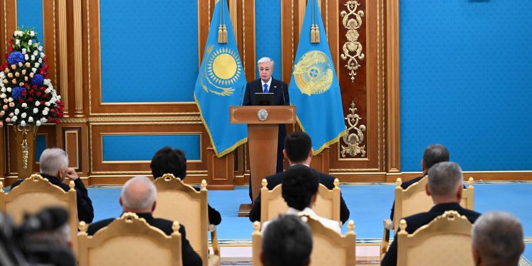 Мемлекет басшысы мұнай-газ саласының қызметкерлерін кәсіби мерекесімен құттықтады