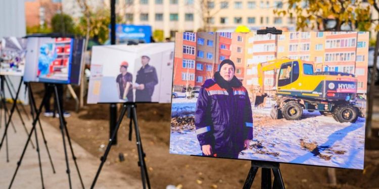 Ел дамуына жұмысшы мамандықтарының қосқан үлесін айқындайтын нышандық кеңістікке айналды