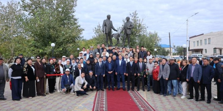 Бұл ескерткіш – ұлт зиялысына құрмет пен сүйіспеншіліктің белгісі