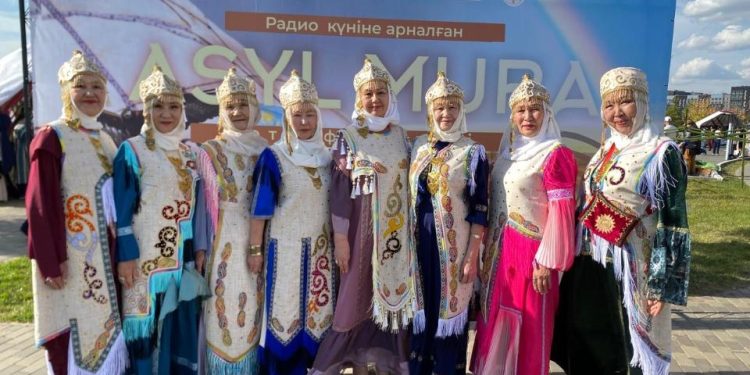 Кербез әжелер ұлттық нақыштағы киім үлгілерін дәріптеп жүр