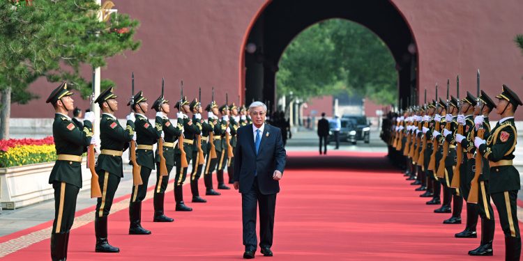 Президент Қасым-Жомарт Тоқаев Екінші дүниежүзілік соғыстағы Жеңістің 80 жылдығына арналған әскери парадқа барды