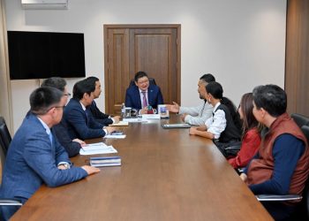 Мұстафа Өзтүріктің қызы Неслиханмен кездесті