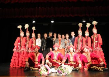 «BIRLIK» ансамблі Парижде өнер көрсетті