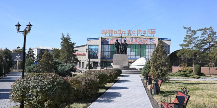 Республика күні қарсаңында ескерткіштер жаңғыртылып, жаңа сквер ашылды