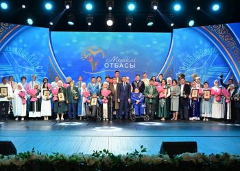 Астанада еліміздің 20 үлгілі отбасы марапатталды