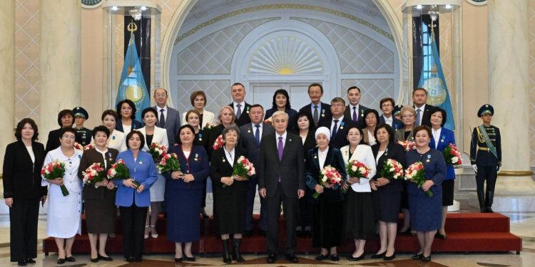 СҚО мұғалімдері жоғары марапаттарға ие болды