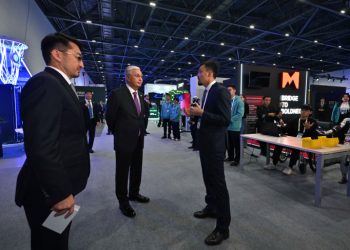 Мемлекет басшысы цифрлық шешімдер көрмесіне барды