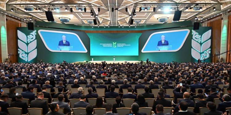 Мемлекет басшысы Қасым-Жомарт Тоқаев Ауыл шаруашылығы еңбеккерлерінің екінші форумына қатысып отыр