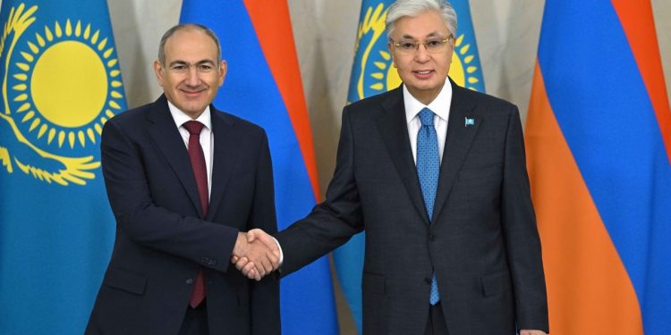 Мемлекет басшысы Армения Премьер-министрімен келіссөз жүргізді