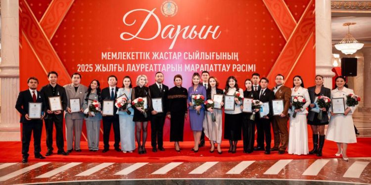 Елордада «Дарын» мемлекеттік жастар сыйлығының лауреаттары марапатталды